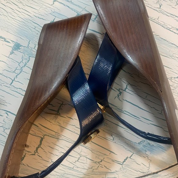 Tory Burch Cameron Wedge Thong Saffiano Navy/Gold  Size 7M - Picture 4 of 7